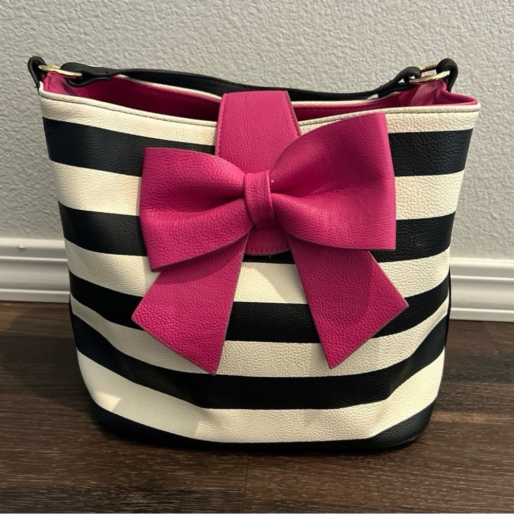 BETSEY JOHNSON STRIPPED BOW TOTE BAG